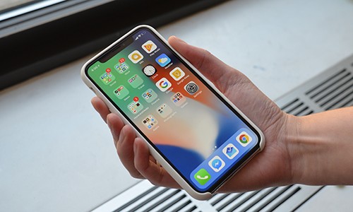 iPhone X bị tố lỗi rè loa khi mở âm lượng lớn.