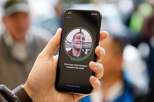 Tính năng nhận dạng khuôn mặt Face ID trên iPhone X.