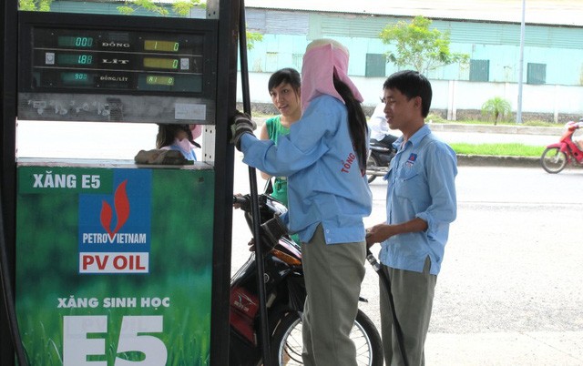 Bộ Công Thương cam kết tìm hiểu và hỗ trợ nếu biết rõ doanh nghiệp, đại lý kinh doanh xăng sinh học E5 gặp khó, ngại bán loại xăng này.