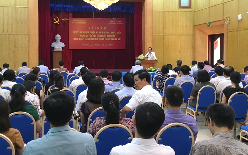 Bí thư Đảng ủy, Thứ trưởng Bộ Kế hoạch và Đầu tư Nguyễn Văn Trung phát biểu khai mạc Hội nghị Học tập, quán triệt và triển khai thực hiện Nghị quyết Hội nghị lần thứ bảy Ban chấp hành Trung ương Đảng khóa XII.