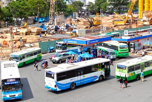 Mỗi năm TP HCM chi cả nghìn tỷ đồng để trợ giá cho các tuyến xe buýt. Ảnh: Hữu Nguyên.