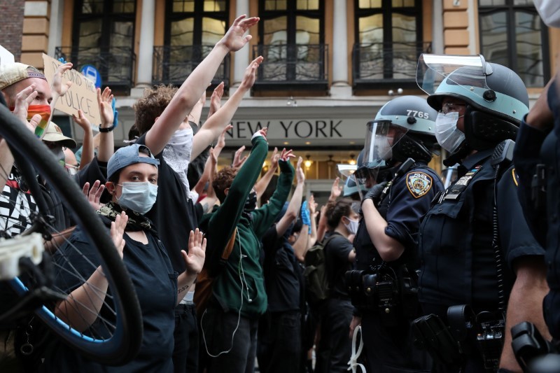 Biểu tình vụ George Floyd ở New York. Ảnh: Reuters.