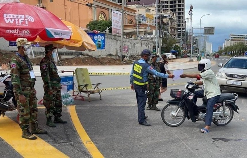 Chính quyền tỉnh Preah Sihanouk ban hành lệnh phong tỏa thành phố Preah Sihanouk trong 14 ngày (23/4 đến ngày 6/5) để kiểm soát và ngăn chặn dịch COVID-19. (Ảnh: Trần Ngọc Long/TTXVN).