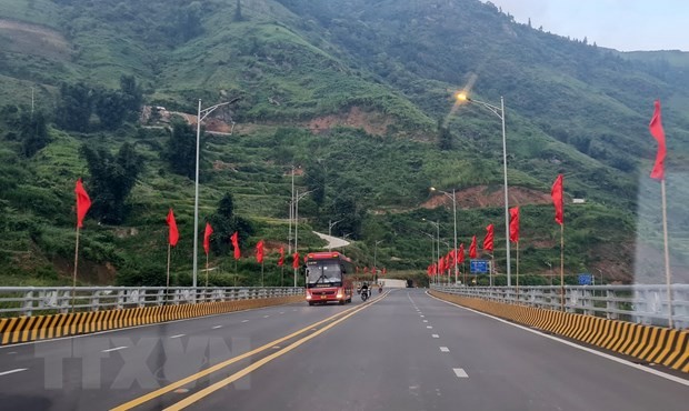 Toàn tuyến đường và cầu Móng Sến cho phương tiện lưu thông không giới hạn về tải trọng và thời gian. (Ảnh: Quốc Khánh/TTXVN)