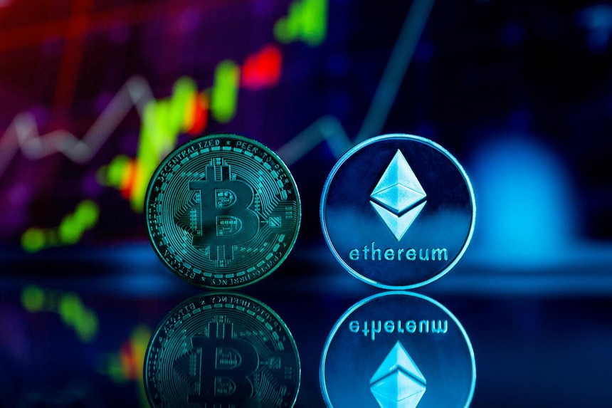 Dòng tiền "cuồn cuộn" đổ vào Bitcoin và Ethereum, vốn hóa thị trường tiền số đạt kỷ lục mới