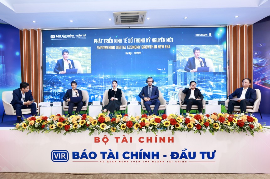 Các diễn giả thảo luận tại hội thảo “Phát triển kinh tế số trong kỷ nguyên mới” do Báo Tài chính - Đầu tư tổ chức.