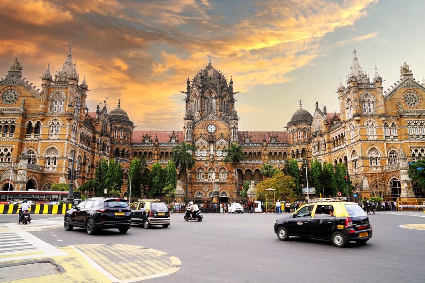 Chhatrapati Shivaji Maharaj Terminus, được UNESCO công nhận là Di sản Văn hoá Thế giới 