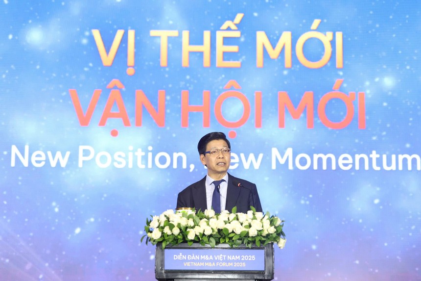 Ông Phạm Văn Hoành, Tổng Biên tập Báo Tài chính - Đầu tư phát biểu khai mạc diễn đàn. Ảnh: Lê Toàn