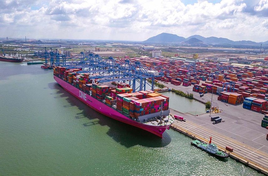 Các doanh nghiệp lo ngại nếu thu thêm phí cảng biển khu vực Bình Dương và Bà Rịa - Vũng Tàu sẽ làm tăng thêm chi phí logistics. Trong ảnh: Cụm cảng Cái Mép - Thị Vải