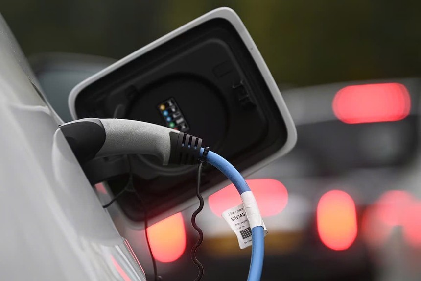 Doanh số bán xe điện trên toàn cầu tăng 24% trong tháng 6