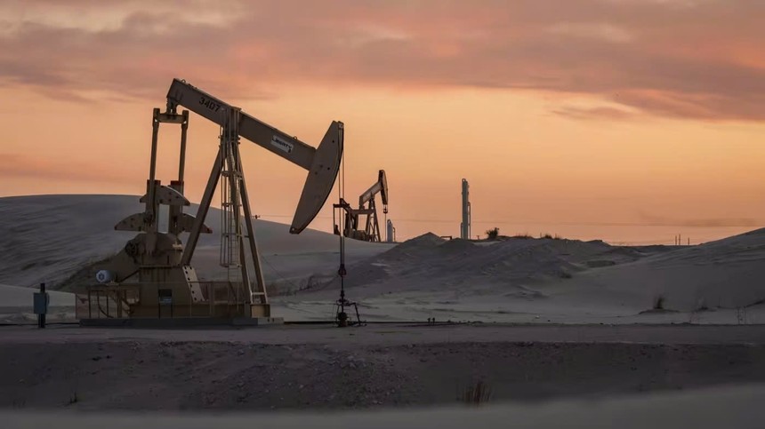 Sản lượng dầu đá phiến của Mỹ có nguy cơ chững lại trước sức ép giá từ OPEC