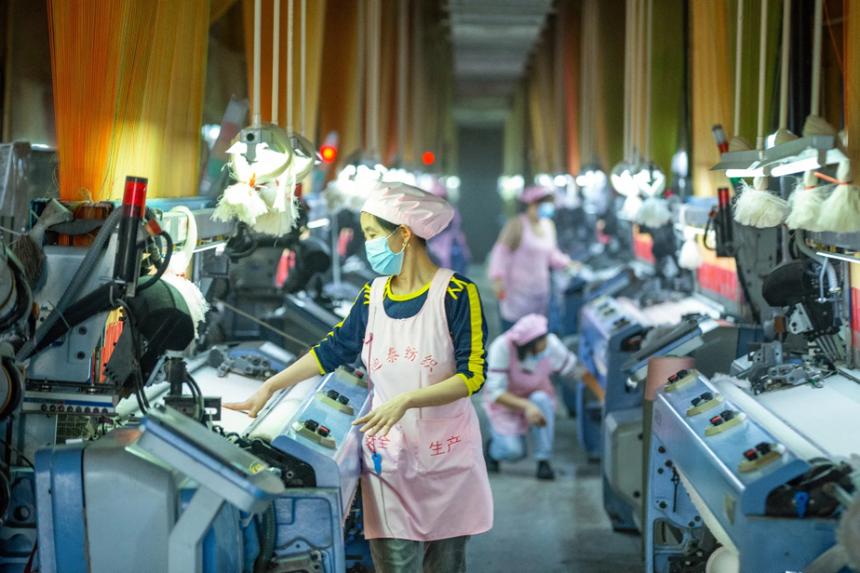 Hoạt động sản xuất của Trung Quốc suy giảm trong tháng 11 bất chấp đơn đặt hàng xuất khẩu mới tăng