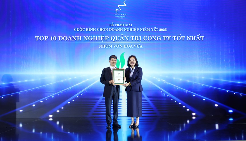 Vượt chuẩn minh bạch, PVTrans (PVT) được vinh danh Top 10 Mid Cap quản trị tốt nhất - Cuộc Bình chọn Doanh nghiệp niêm yết 2025