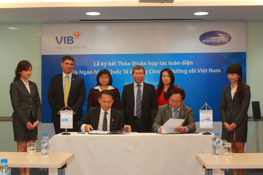 VIB cung cấp dịch vụ thu tiền vé tàu hỏa cho Tổng công ty Đường sắt
