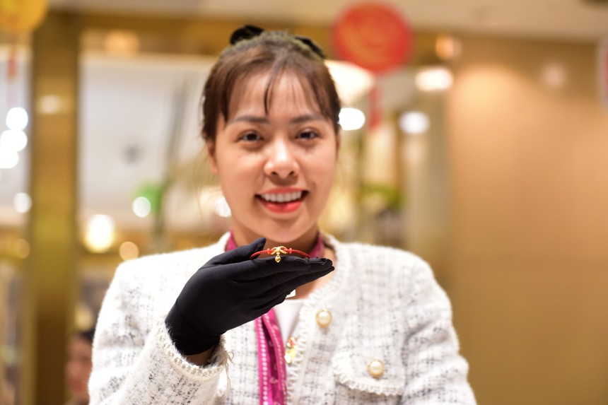 Giá vàng hôm nay ngày 23/12: Thế giới lập đỉnh mới, vàng SJC lên gần mốc 160 triệu đồng/lượng