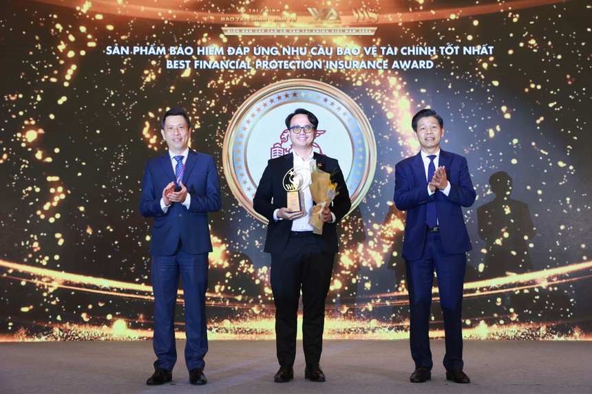 Đại diện của Generali Việt Nam tại Lễ vinh danh Diễn đàn Cấp cao Cố vấn Tài chính Việt Nam 2025