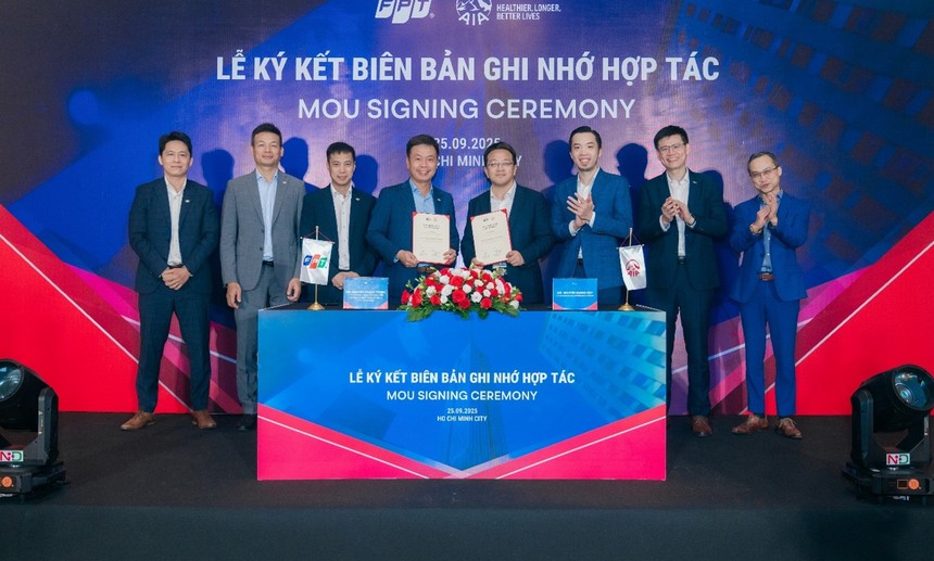 Đại diện AIA và FPT tại buổi lễ ký kết biên bản ghi nhớ hợp tác