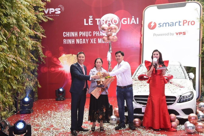 VPS vinh danh các nhà đầu tư xuất sắc tại lễ trao giải "Chinh phục phái sinh - Rinh ngay xe Merc”