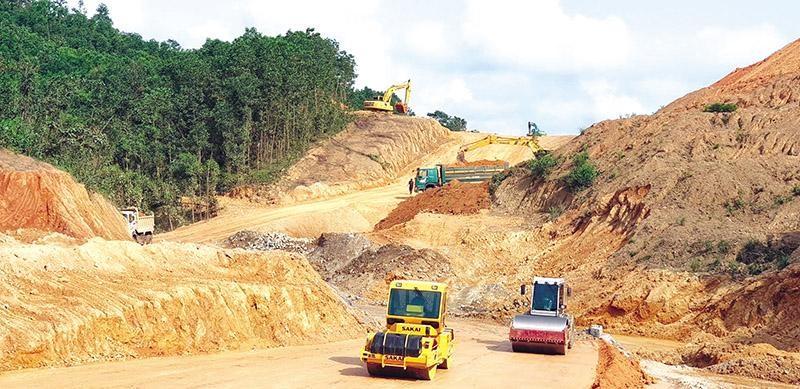 Thi công đường cao tốc Bắc - Nam phía Đông.