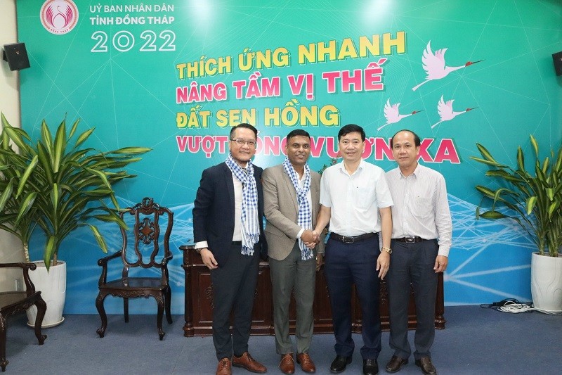 Ông Phạm Thiện Nghĩa, Chủ tịch UBND tỉnh Đồng Tháp (thứ 2 từ phải sang) tiếp các doanh nghiệp tới tỉnh tìm kiếm cơ hội đầu tư. Ảnh: Văn Khương