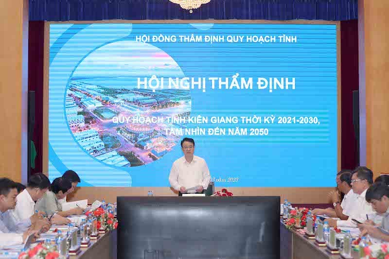 Thứ trưởng Bộ Kế hoạch và Đầu tư Trần Quốc Phương, Phó chủ tịch Hội đồng thẩm định quy hoạch tỉnh chủ trì Hội nghị thẩm định Quy hoạch tỉnh Kiên Giang thời kỳ 2021-2030, tầm nhìn đến năm 2050. (Ảnh: Đức Trung)