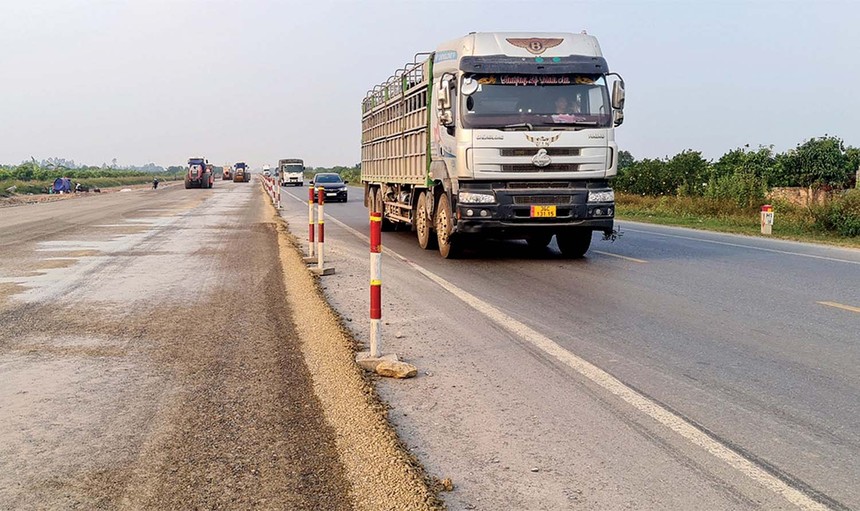 Thi công Dự án Tuyến đường bộ nối đường cao tốc Hà Nội - Hải Phòng với đường cao tốc Cầu Giẽ - Ninh Bình Ảnh: Văn Thanh