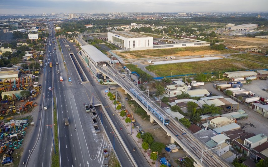 Ban Quản lý Đường sắt đô thị Thành phố đang đẩy nhanh tiến độ toàn dự án, tập trung ở các công tác chạy thử nghiệm tuyến Metro số 1. Ảnh: Lê Toàn