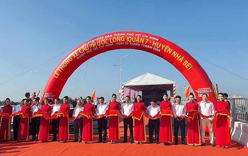Sau 13 tháng thi công, cầu Phước Long chính thức thông xe sáng 30/12.