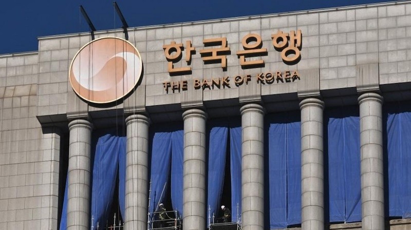 Logo của Ngân hàng Trung ương Hàn Quốc tại trụ sở chính ở thủ đô Seoul. Ảnh: AFP 