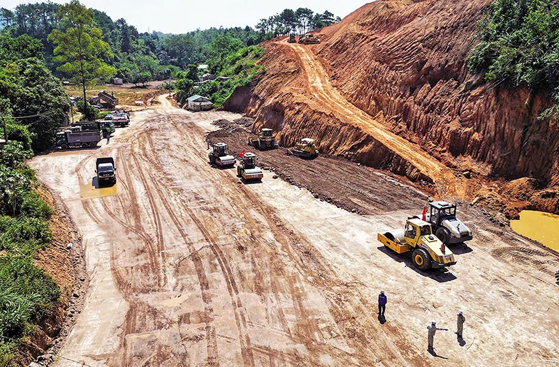 Cao tốc Chi Lăng - Hữu Nghị là một trong 2 dự án mà Thủ tướng Chính phủ đã đi thị sát trong kỳ nghỉ Tết Nguyên đán 