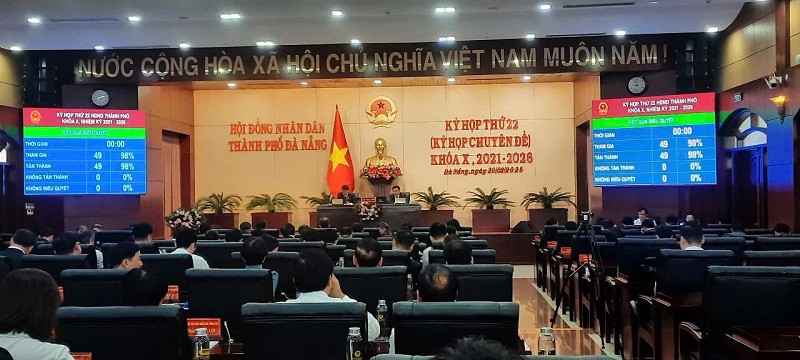 49/49 đại biểu có mặt tại kỳ họp tán thành thông qua Nghị quyết Nghị quyết quy định miễn thu phí thăm quan Di tích Danh thắng Ngũ Hành Sơn và các công trình văn hóa bảo tàng trên địa bàn thành phố Đà Nẵng. Ảnh: Linh Đan 