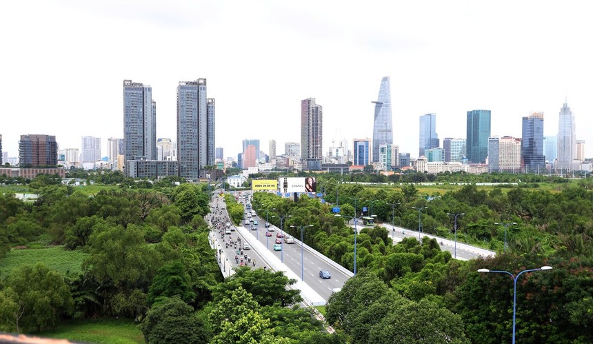 Muốn tăng trưởng đột biến, TP.HCM phải tăng tổng cầu và dồn lực đầu tư 