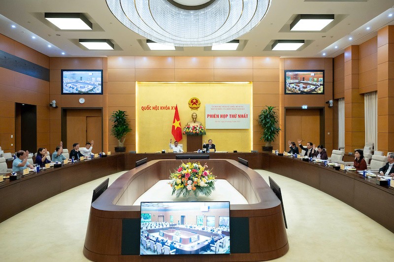 Ủy ban thông qua kế hoạch lấy ý kiến nhân dân.