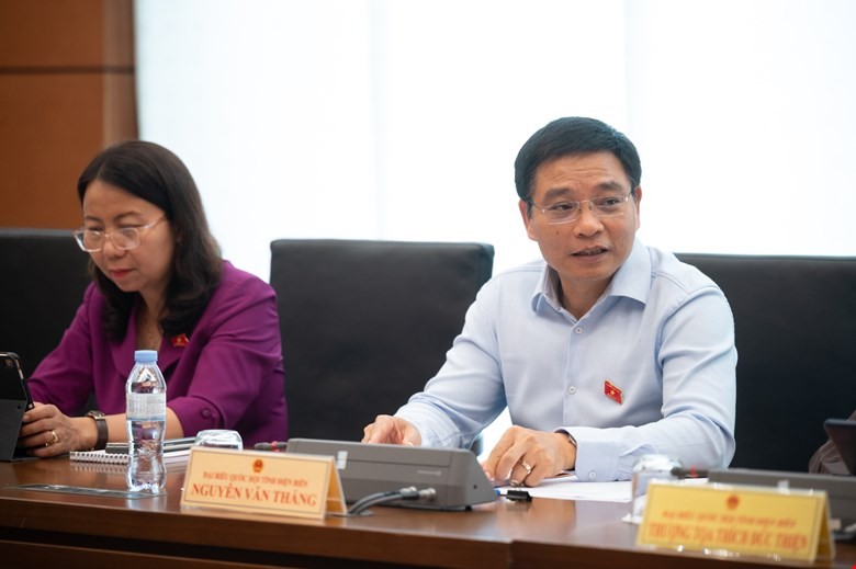 Bộ trưởng Bộ Tài chính Nguyễn Văn Thắng phát biểu tại tổ