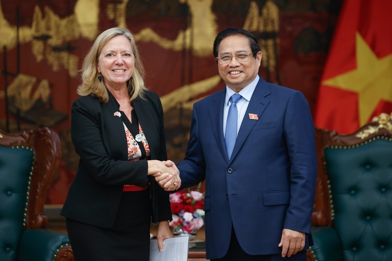Thủ tướng Phạm Minh Chính tiếp bà Mariam J. Sherman, Giám đốc Quốc gia của Văn phòng Ngân hàng Thế giới (WB) khu vực Việt Nam, Lào, Campuchia. Ảnh: Nhật Bắc