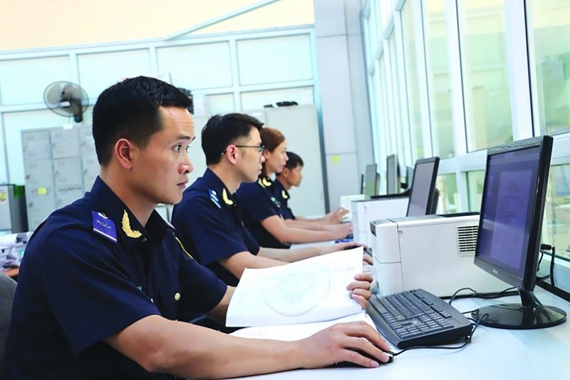 Cơ quan hải quan thường xuyên công bố thông tin các doanh nghiệp có nợ thuế quá hạn để thúc đẩy sự tuân thủ pháp luật của doanh nghiệp. (Ảnh tư liệu)