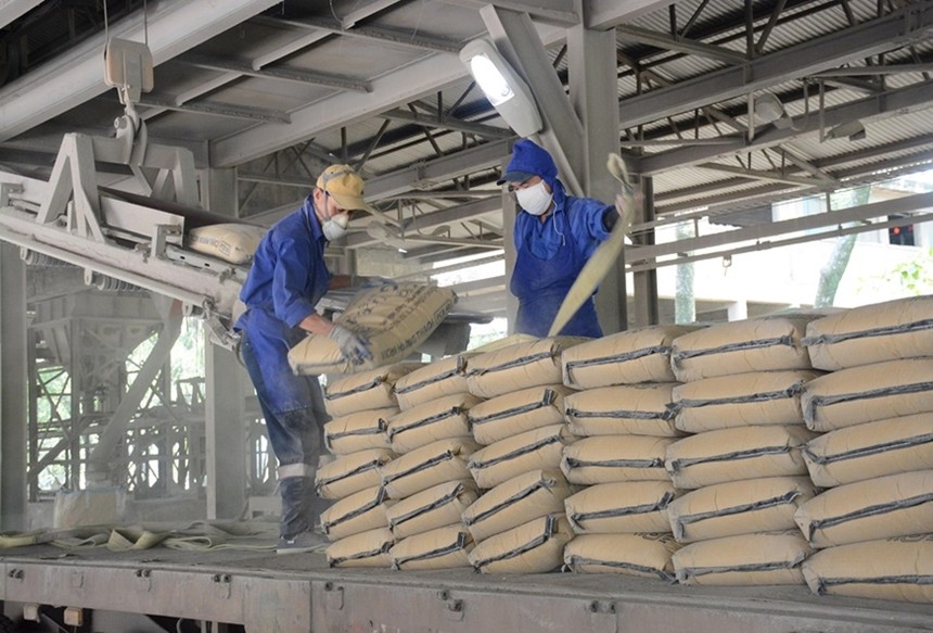 Các đơn vị thuộc Bộ Xây dựng phải gửi văn bản kê khai giá xi măng theo quy định mới.