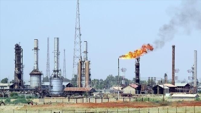 Một nhà máy lọc dầu tại Iran. Ảnh tư liệu: IRNA/TTXVN