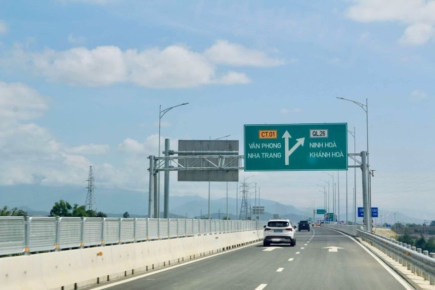Một đoạn cao tốc Vân Phong - Nha Trang. 