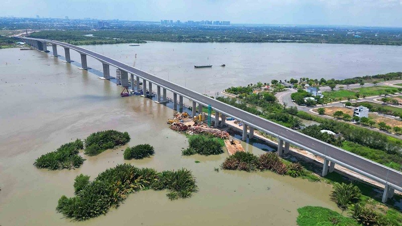 Cầu Nhơn Trạch đang lắp đặt các hạng mục phụ, chuẩn bị đưa vào khai thác ngày 19/8