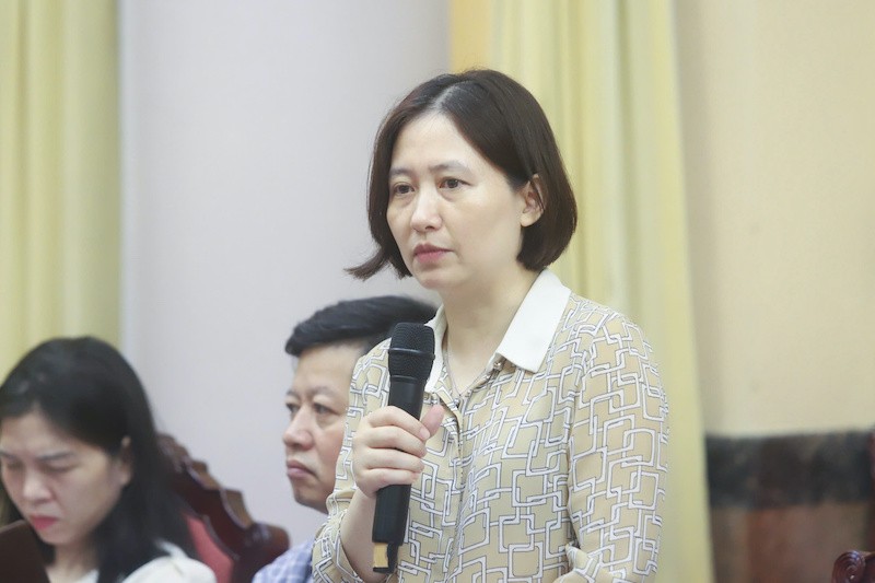 Bà Nguyễn Thu Thủy, Phó cục trưởng Cục Phát triển Doanh nghiệp nhà nước (Bộ Tài chính) trao đổi tại cuộc họp báo - (Ảnh: TT).