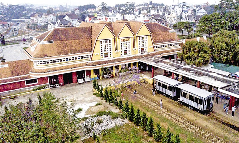 Hiện nay, tuyến đường sắt răng cưa đang khai thác đoạn tuyến ga Trại Mát - ga Đà Lạt. Trong ảnh: Ga Đà Lạt