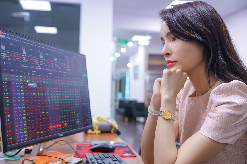 Đầu tư chứng khoán là công việc đòi hỏi nhà đầu tư không chỉ có kiến thức sâu rộng, mà cần cả bản lĩnh, kinh nghiệm 
