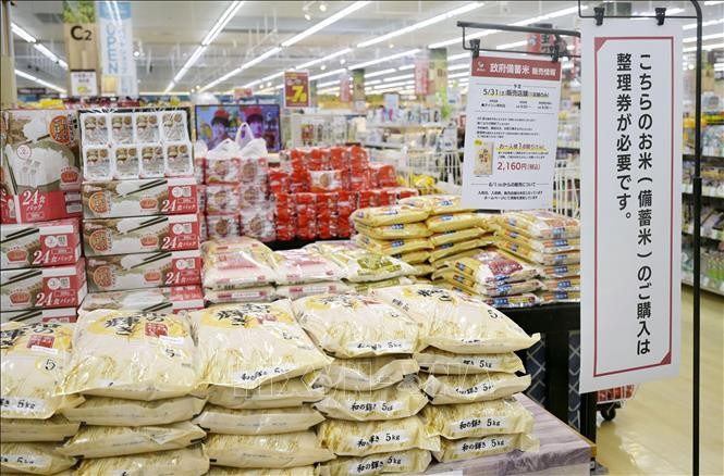 Gạo được bày bán tại siêu thị ở Sendai, Nhật Bản ngày 31/5/2025. Ảnh: Kyodo/TTXVN