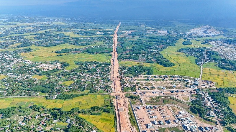 Các đơn vị đang đẩy nhanh tiến độ thực hiện Dự án cao tốc Quảng Ngãi - Hoài Nhơn. 
