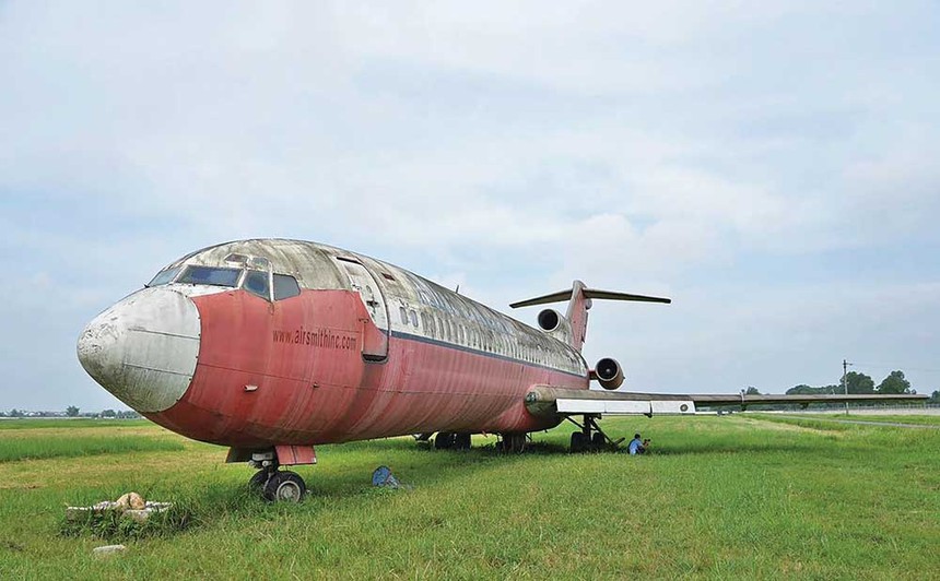 Tàu bay Boeing 727-200 của Hãng Royal Khmer Airlines (Campuchia) bỏ tại sân bay Nội Bài đã 18 năm