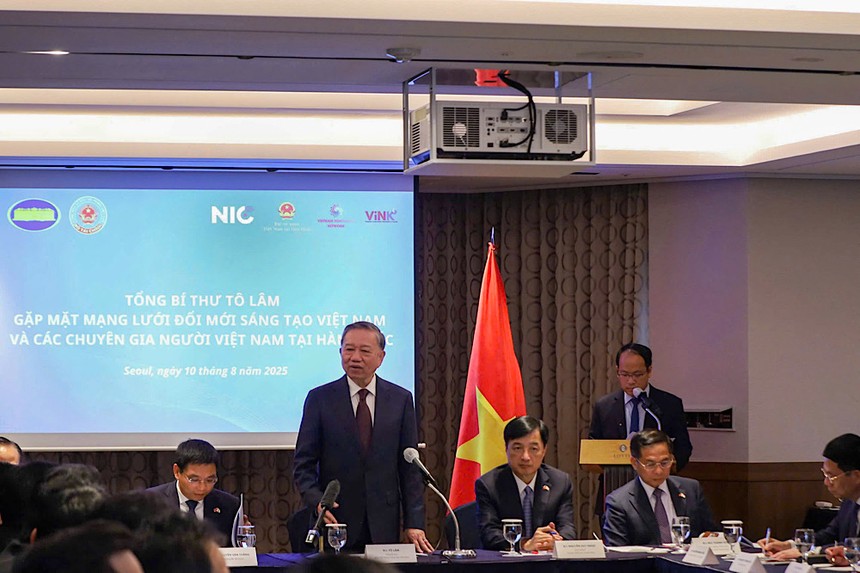 Tổng Bí thư Tô Lâm gặp mặt các thành viên của Mạng lưới Đổi mới sáng tạo Việt Nam và các chuyên gia, doanh nhân người Việt Nam tại Hàn Quốc. Ảnh: NIC