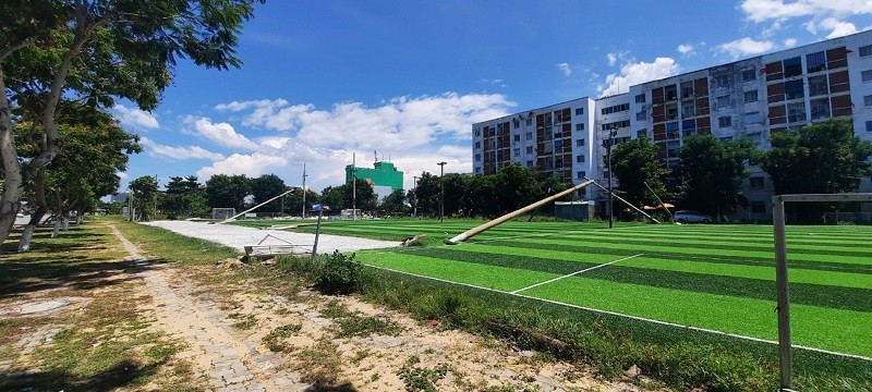 Một khu đất ở đường biển Nguyễn Tất Thành, phường Hòa Hiệp Nam, quận Liên Chiểu, Đà Nẵng cũ (nay là phường Hải Vân, Đà Nẵng) trước đây bị lấn chiếm làm sân bóng đá. Ảnh: Linh Đan