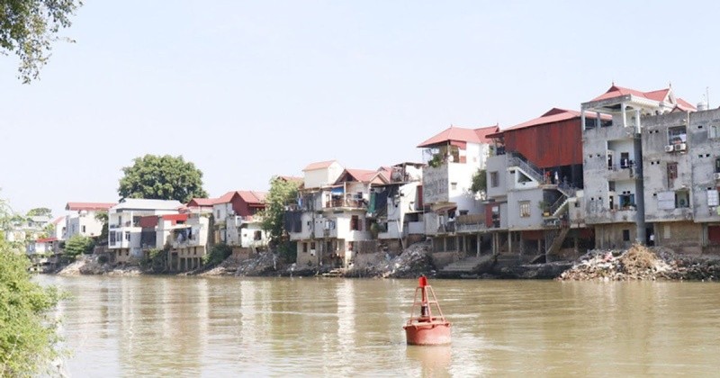 Hà Nội: Khẩn trương xử lý sự cố lún, nứt đê hữu Cầu và đê hữu Hồng