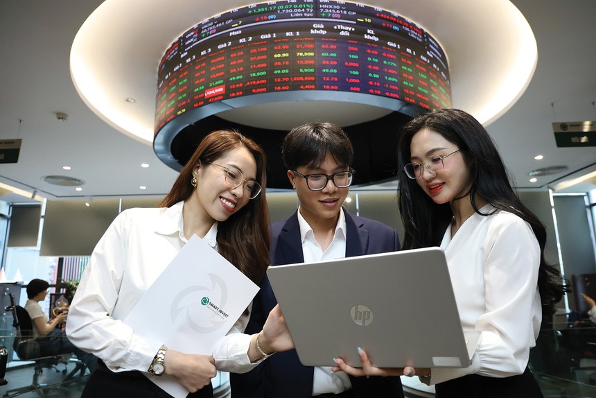 Cổ phiếu của các ngân hàng, công ty chứng khoán được “đồn đoán” trong danh sách thí điểm vận hành sàn tiền số vừa có nhịp tăng rất tích cực